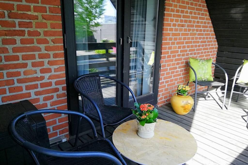 5 Minute Walk To Lego - 2 Bedrooms Loft Floor With Balcony Биллунн Экстерьер фото